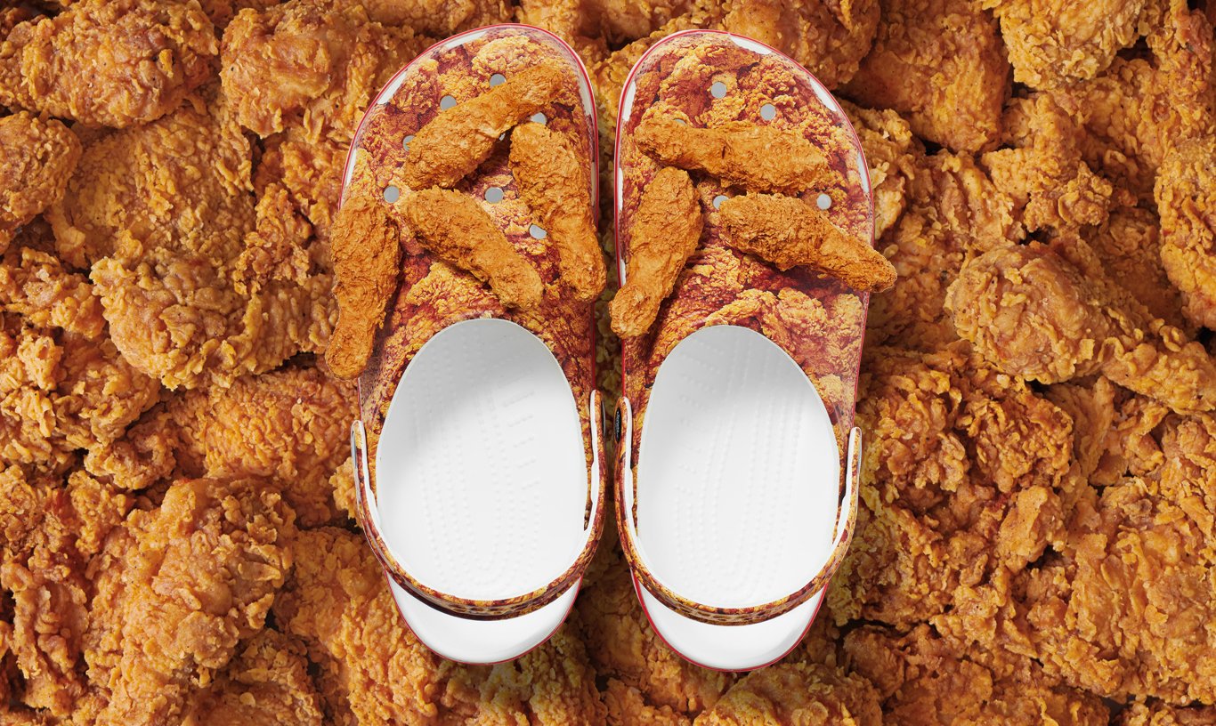 KFC x Crocs hadirkan sepatu sandal berbau ayam goreng