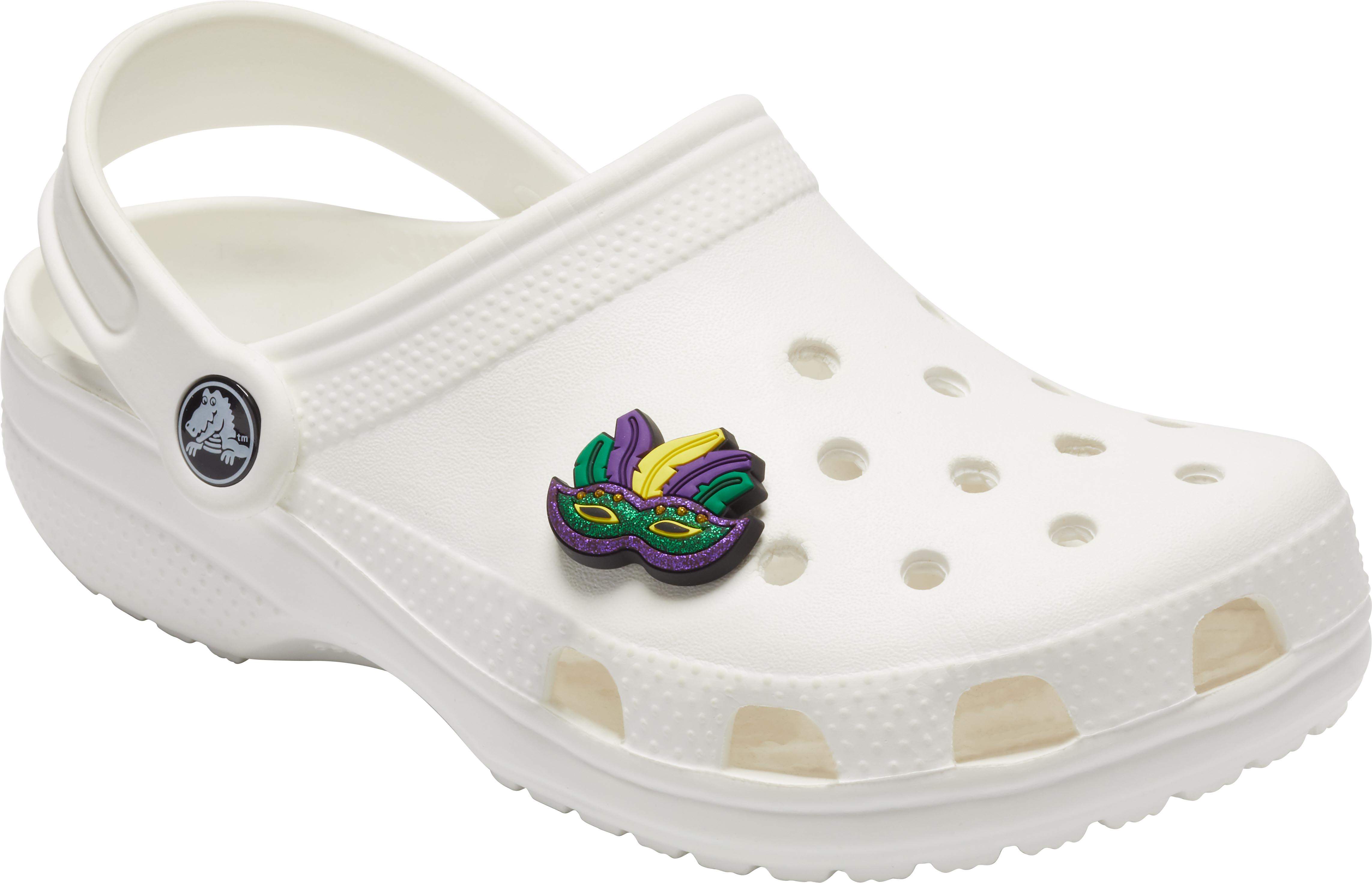 does shoe carnival sell crocs