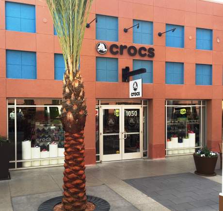 crocs store premium outlets