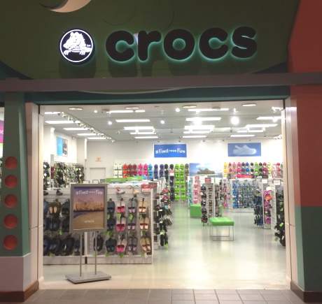 places that sell crocs near me