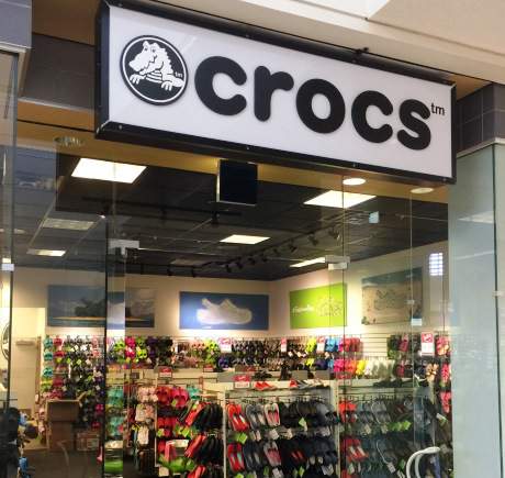 crocs retailer near me