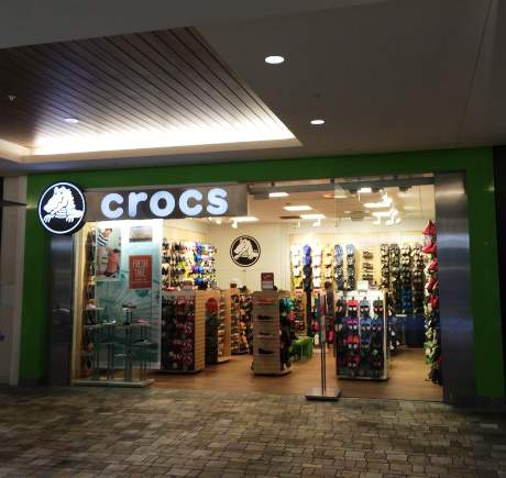 nearest store that sells crocs