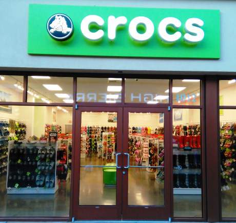 crocs premium outlets