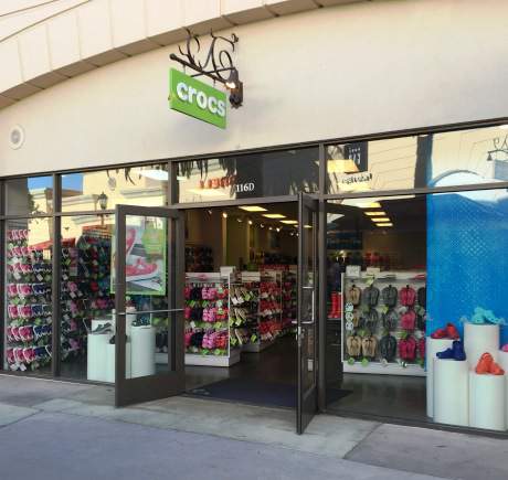 crocs store outlet mall
