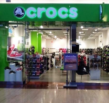 crocs woodfield mall